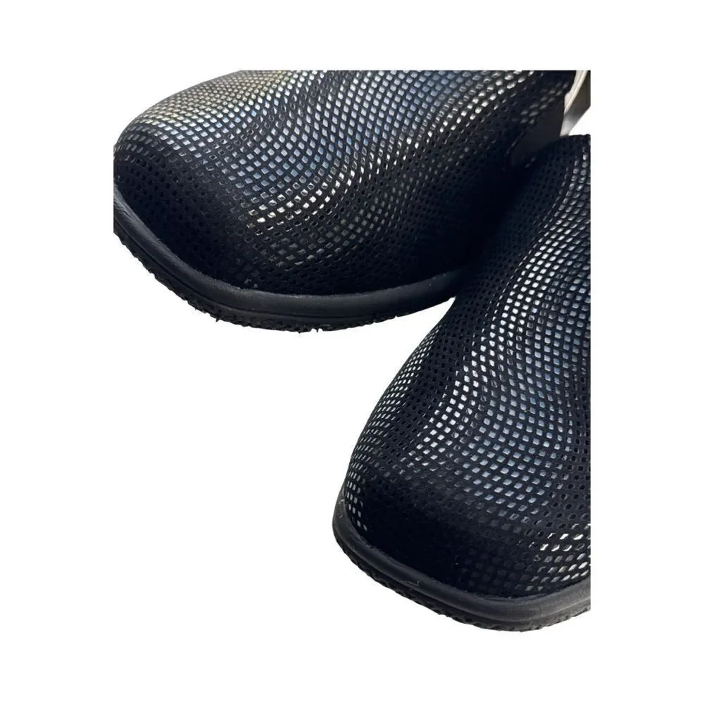 Trotters Universal Loafer. Black Mini Dot.